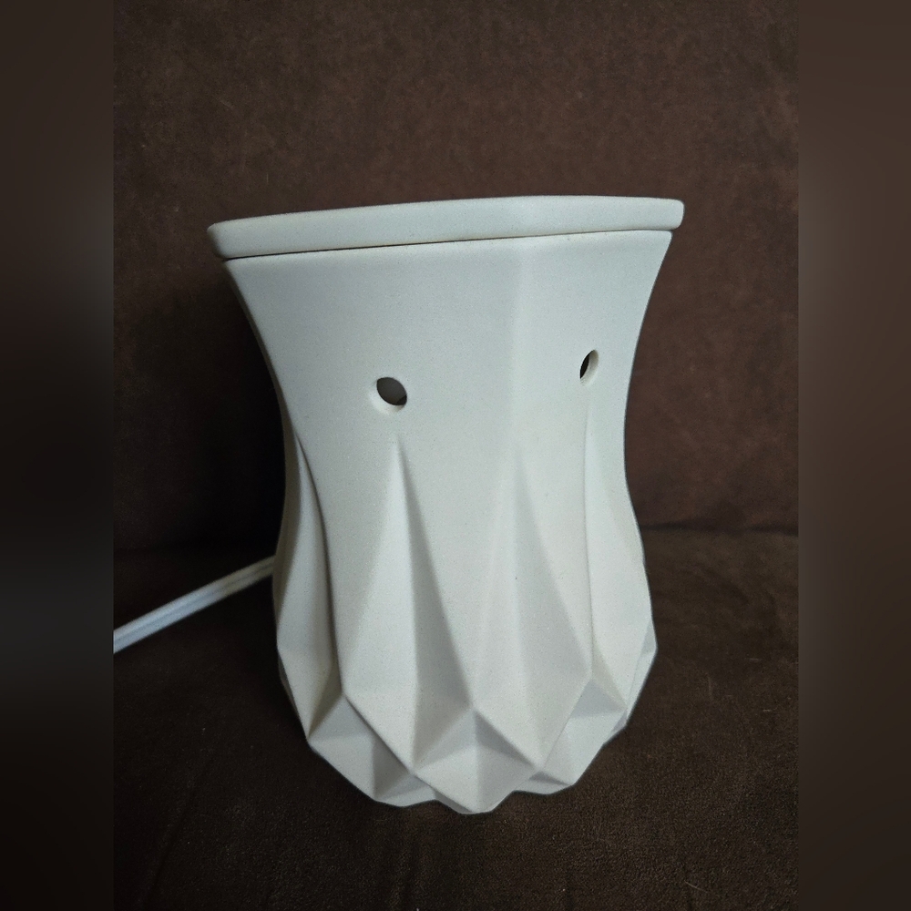 Scentsy Alabaster Warmer, Full Size